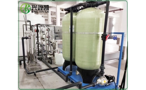軟水器樹(shù)脂的再生頻率對(duì)其使用壽命有何影響？-杭州鑫凱